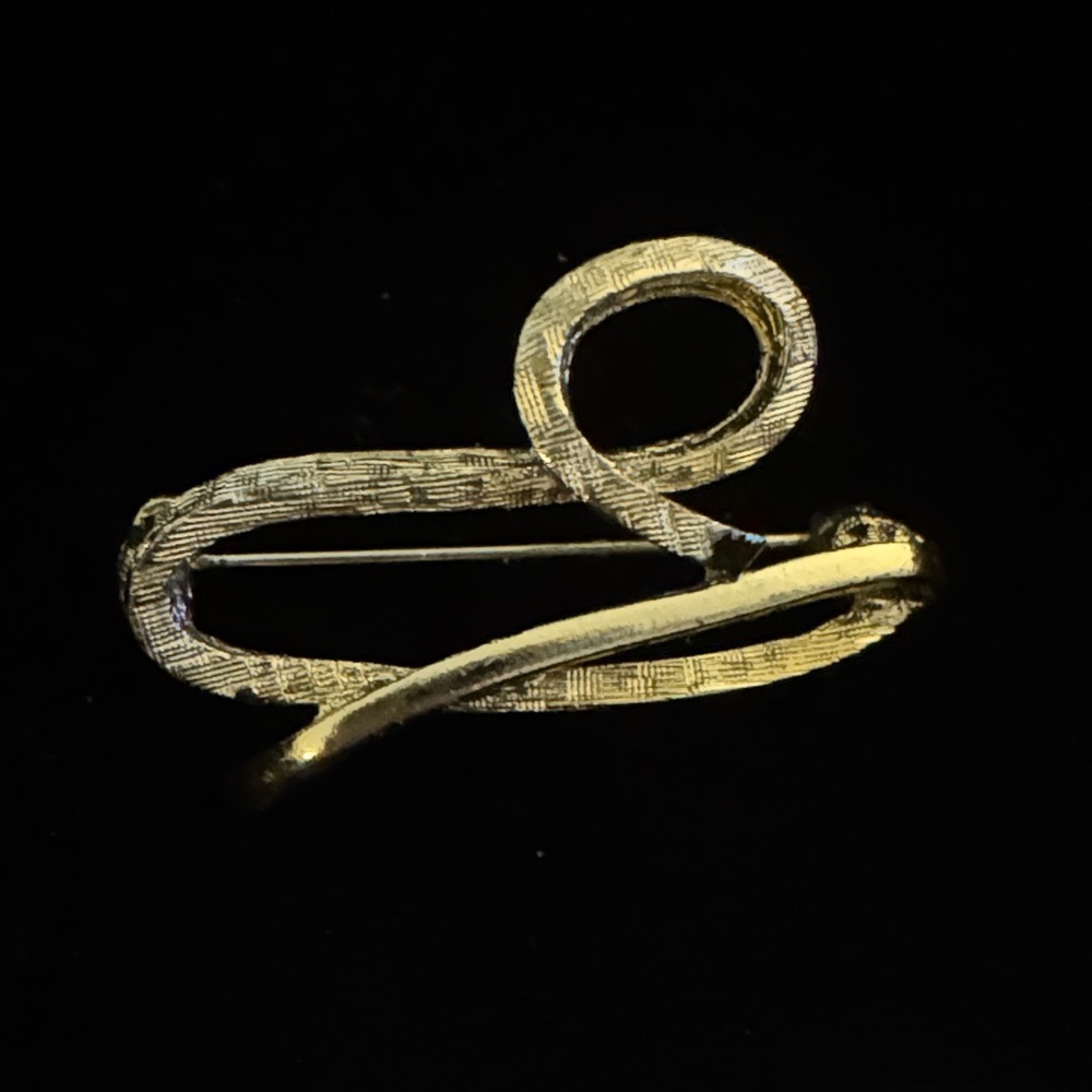 Elegant Gold Brooch